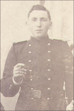 Arnold Chorus als soldaat, ca. 1900